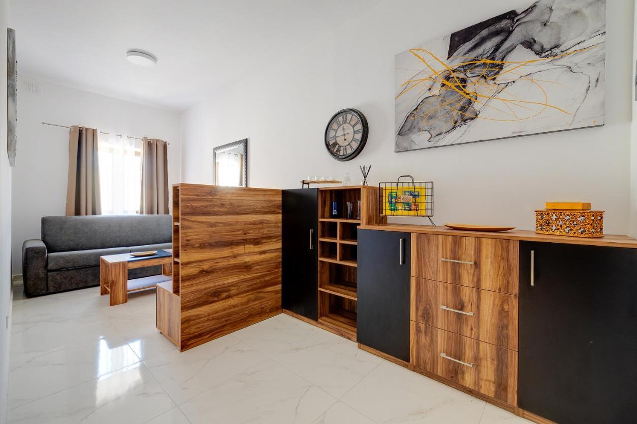 Idyllic Apartment Steps From The Promenade Sliema Exterior foto