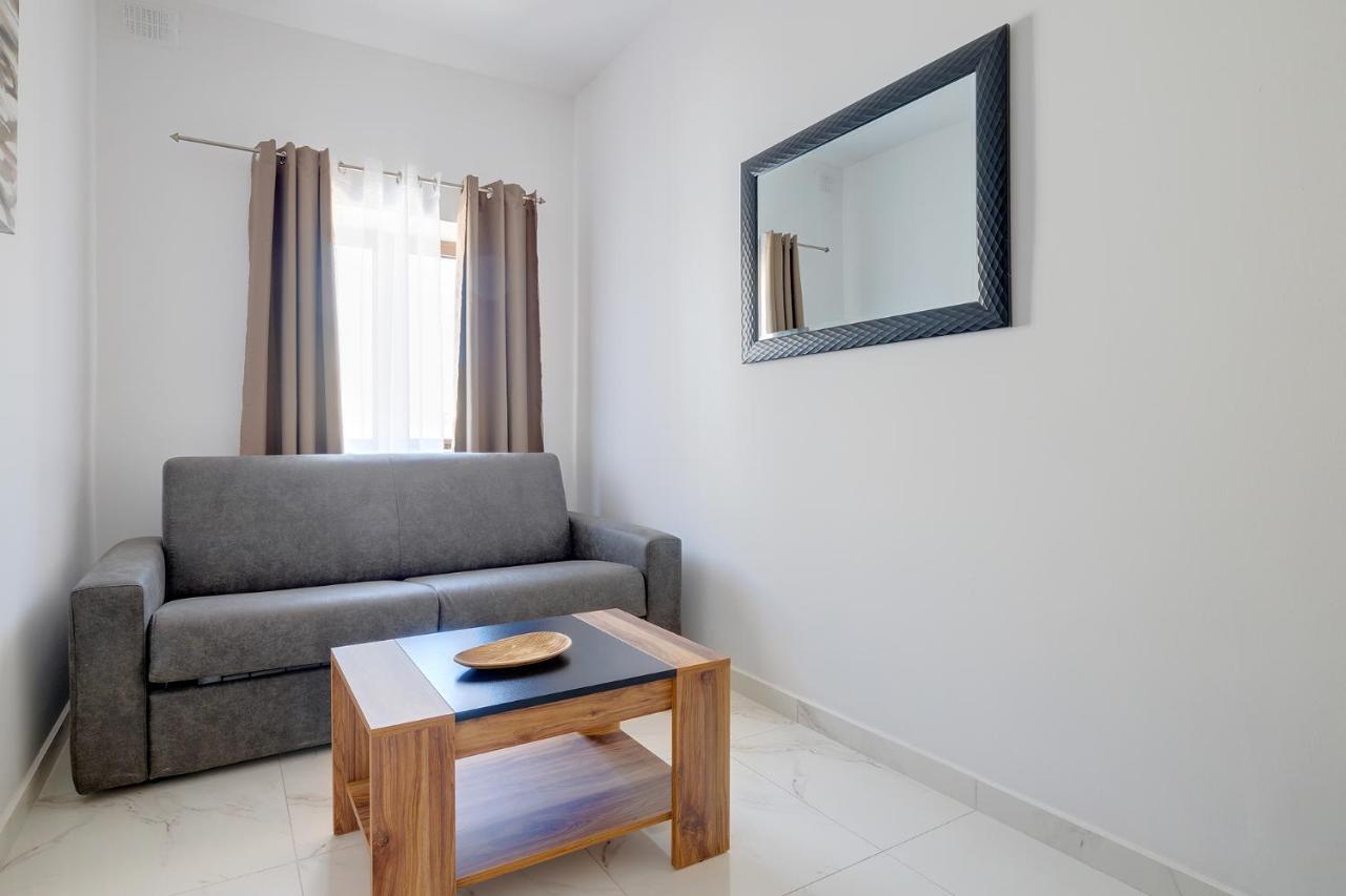 Idyllic Apartment Steps From The Promenade Sliema Exterior foto
